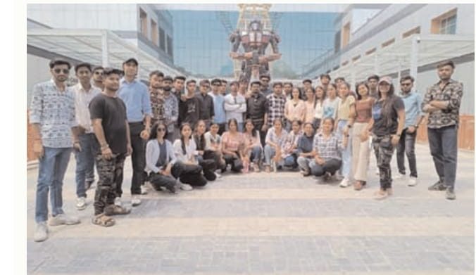 Students of Applied Sciences of Madhav University did a study tour of Ahmedabad.
